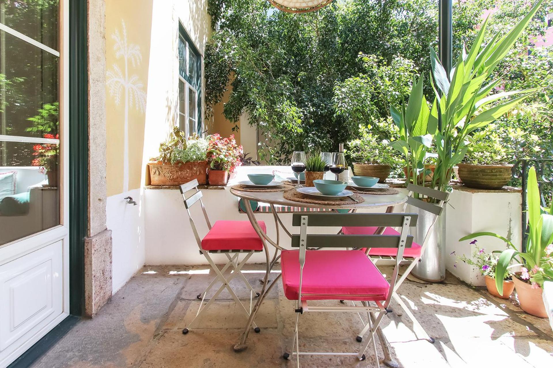 Dom Dinis Terrace * Lisboa